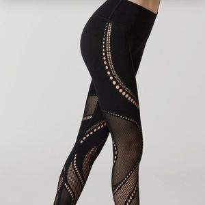 LIKE NEW BARRYS x Lululemon black cut out tights